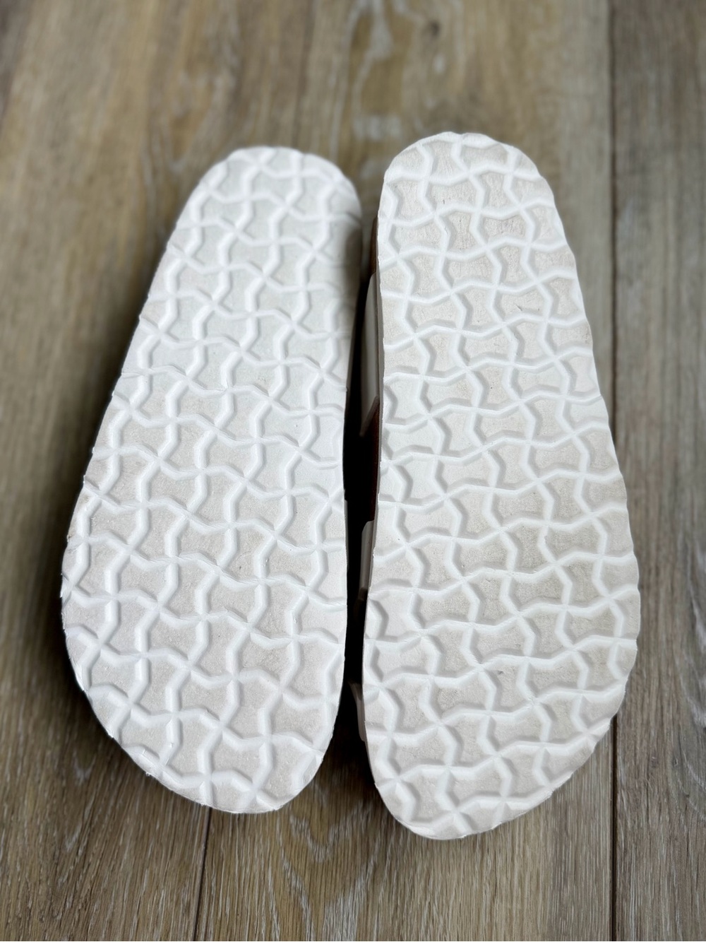 Cushionaire Luna Sandals — NEW GREAT CONDITION - Picture 3 of 4